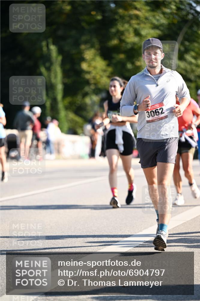 01.09.2024 - BARMER Alsterlauf Dr. Thomas Lammeyer http://msf.ph/oto/6904797 01.09.2024 09:40:41 Laufen 3062 meine-sportfotos.de