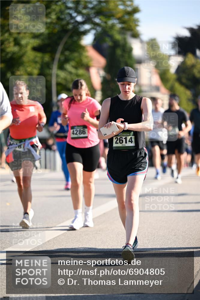 01.09.2024 - BARMER Alsterlauf Dr. Thomas Lammeyer http://msf.ph/oto/6904805 01.09.2024 09:40:42 Laufen 4286, 35, 2614 meine-sportfotos.de