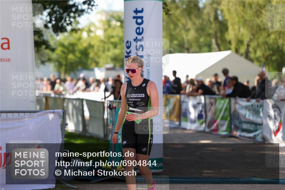 01.09.2024 - 17. Tribühne Triathlon Michael Strokosch http://msf.ph/oto/6904844 01.09.2024 11:06:17 Ziel 239, 269 meine-sportfotos.de