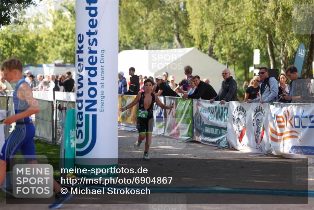 01.09.2024 - 17. Tribühne Triathlon Michael Strokosch http://msf.ph/oto/6904867 01.09.2024 11:06:19 Ziel 239, 269 meine-sportfotos.de