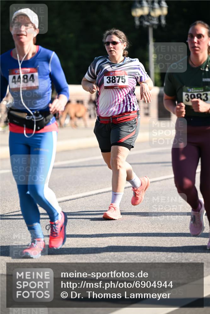 01.09.2024 - BARMER Alsterlauf Dr. Thomas Lammeyer http://msf.ph/oto/6904944 01.09.2024 09:40:48 Laufen 4484, 3875, 3083 meine-sportfotos.de