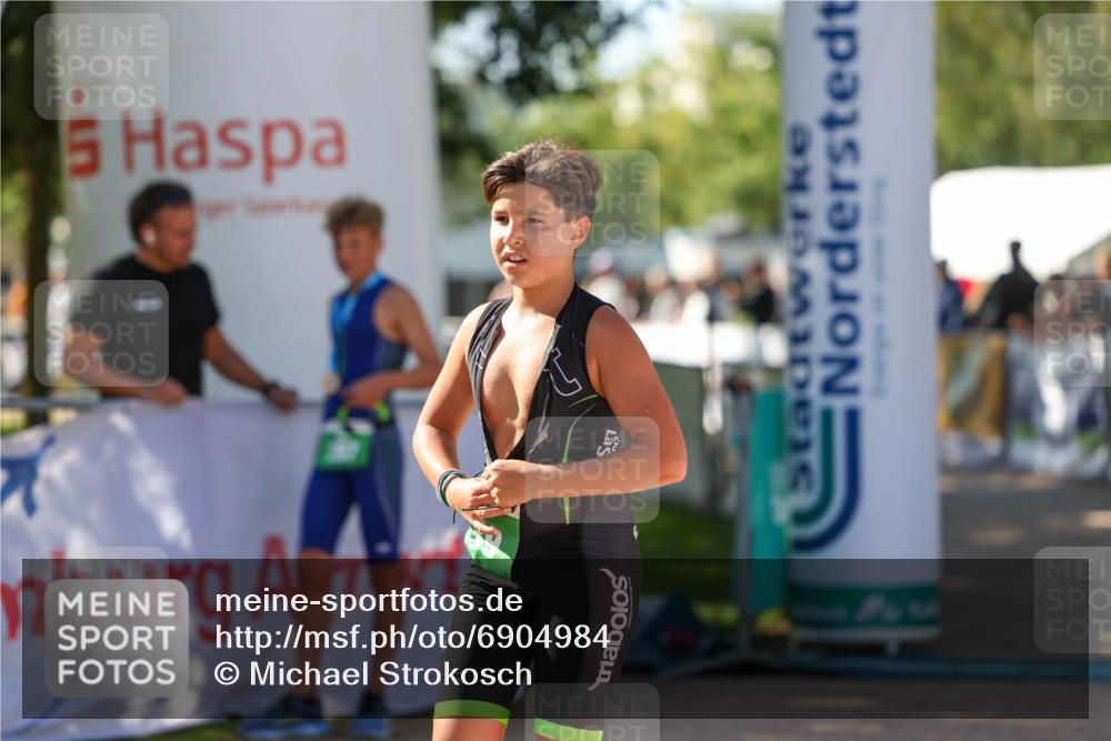 01.09.2024 - 17. Tribühne Triathlon Michael Strokosch http://msf.ph/oto/6904984 01.09.2024 11:06:27 Ziel  meine-sportfotos.de