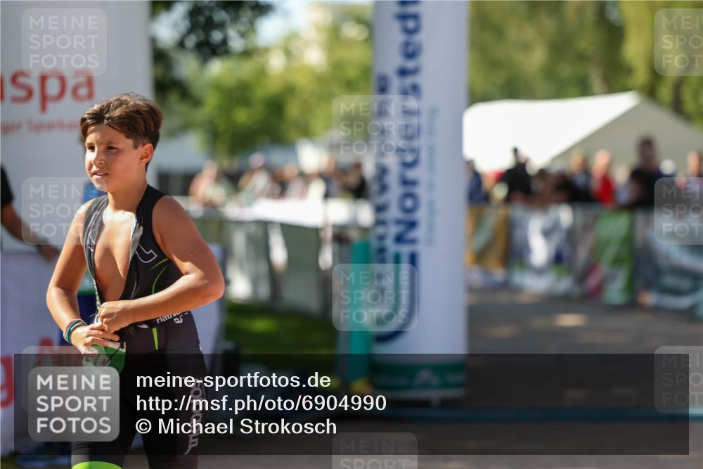01.09.2024 - 17. Tribühne Triathlon Michael Strokosch http://msf.ph/oto/6904990 01.09.2024 11:06:27 Ziel  meine-sportfotos.de