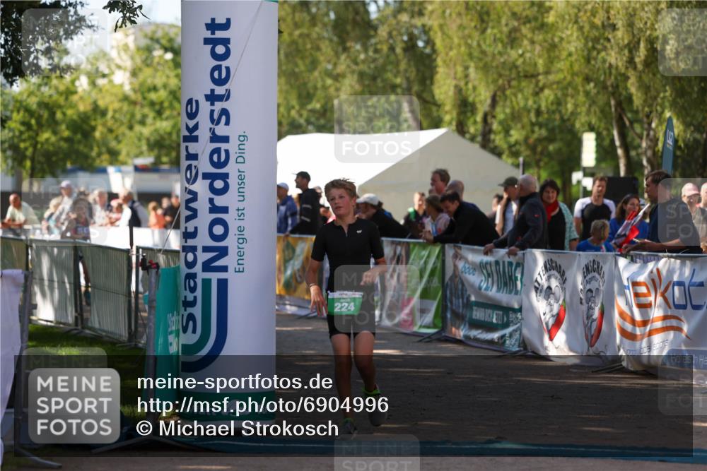 01.09.2024 - 17. Tribühne Triathlon Michael Strokosch http://msf.ph/oto/6904996 01.09.2024 11:06:35 Ziel 195, 224 meine-sportfotos.de