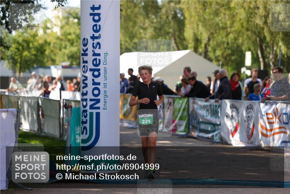 01.09.2024 - 17. Tribühne Triathlon Michael Strokosch http://msf.ph/oto/6904999 01.09.2024 11:06:35 Ziel 195, 224 meine-sportfotos.de