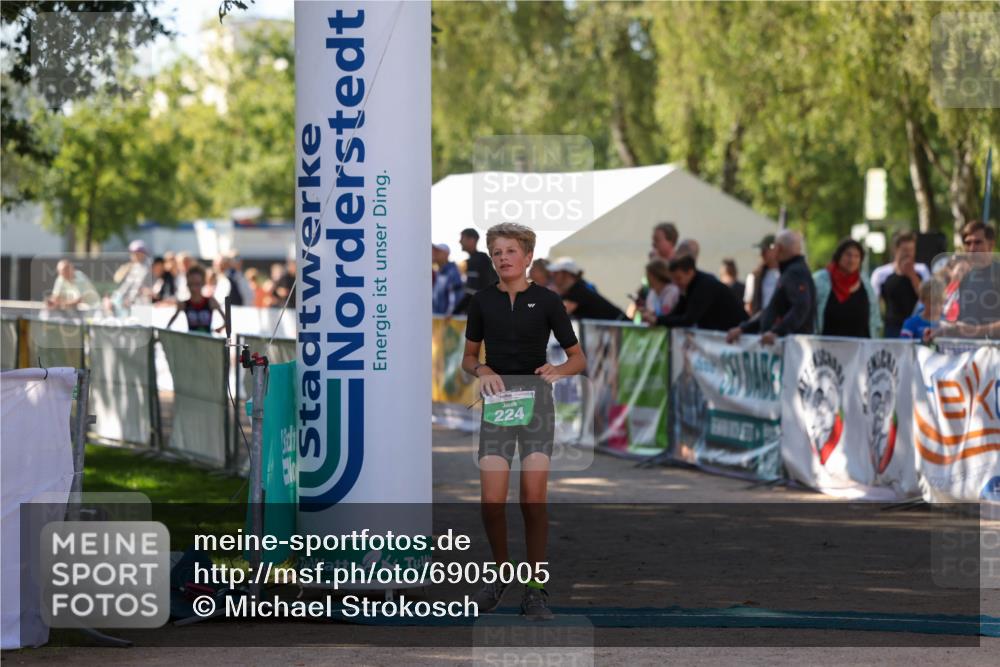 01.09.2024 - 17. Tribühne Triathlon Michael Strokosch http://msf.ph/oto/6905005 01.09.2024 11:06:35 Ziel 195, 224 meine-sportfotos.de