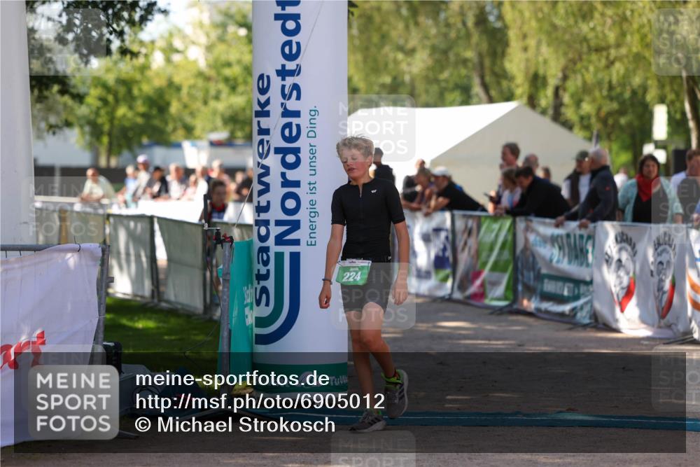 01.09.2024 - 17. Tribühne Triathlon Michael Strokosch http://msf.ph/oto/6905012 01.09.2024 11:06:35 Ziel 195, 224 meine-sportfotos.de