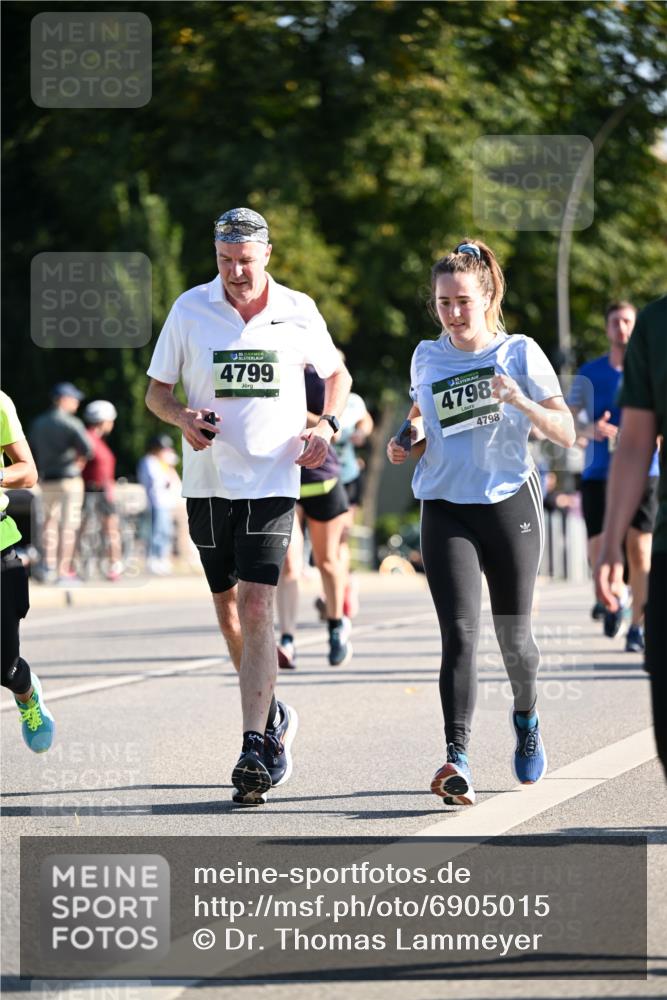 01.09.2024 - BARMER Alsterlauf Dr. Thomas Lammeyer http://msf.ph/oto/6905015 01.09.2024 09:40:53 Laufen 35, 4799, 4798, 4798 meine-sportfotos.de