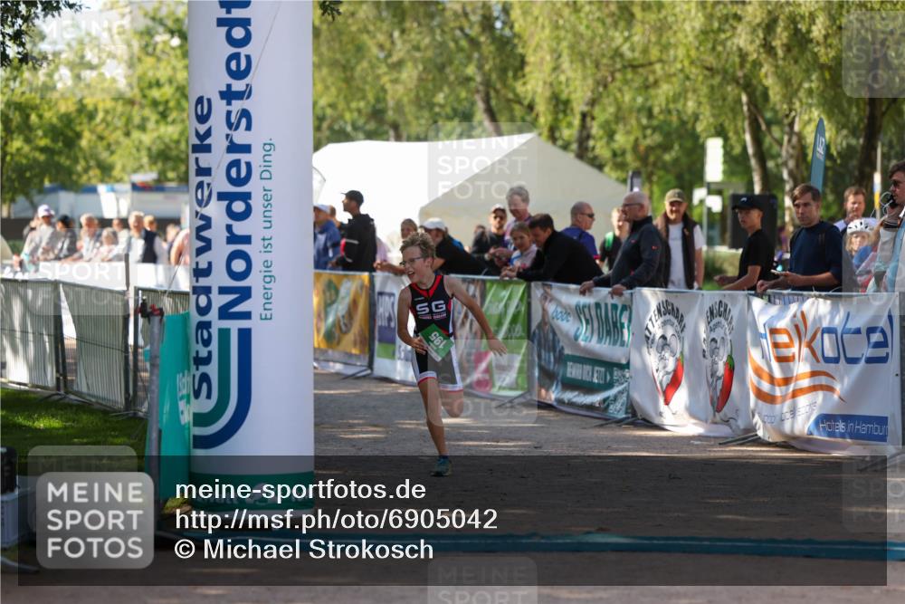 01.09.2024 - 17. Tribühne Triathlon Michael Strokosch http://msf.ph/oto/6905042 01.09.2024 11:06:38 Ziel 195, 224 meine-sportfotos.de