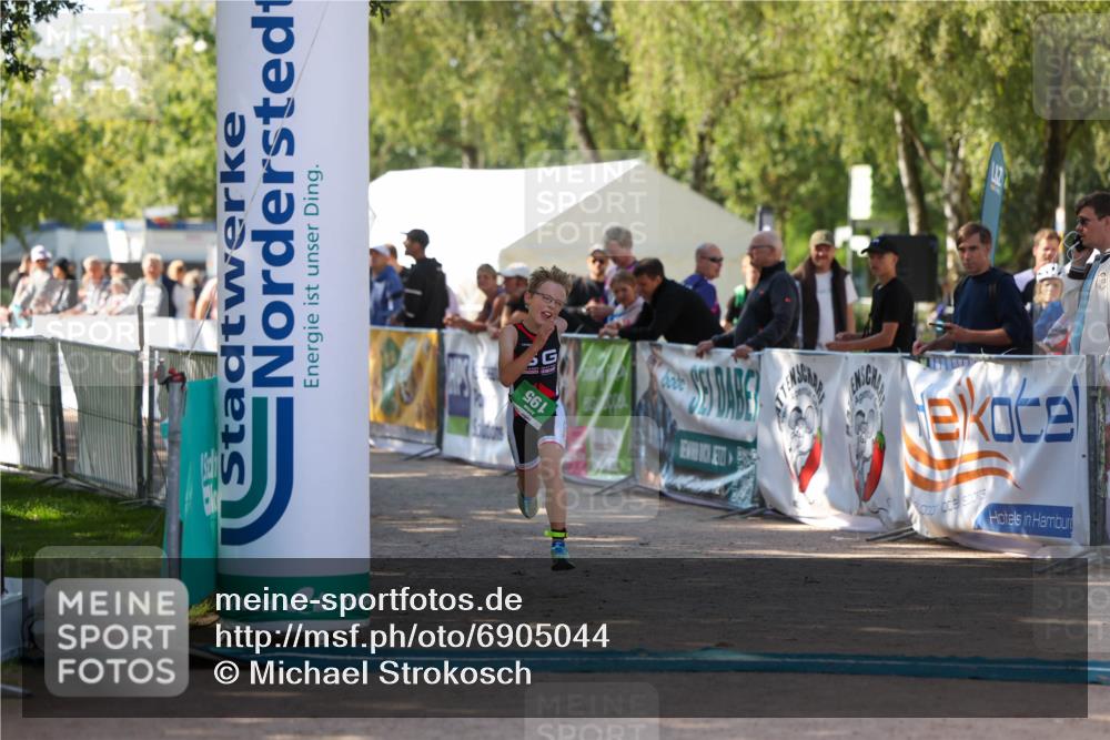 01.09.2024 - 17. Tribühne Triathlon Michael Strokosch http://msf.ph/oto/6905044 01.09.2024 11:06:38 Ziel 195, 224 meine-sportfotos.de