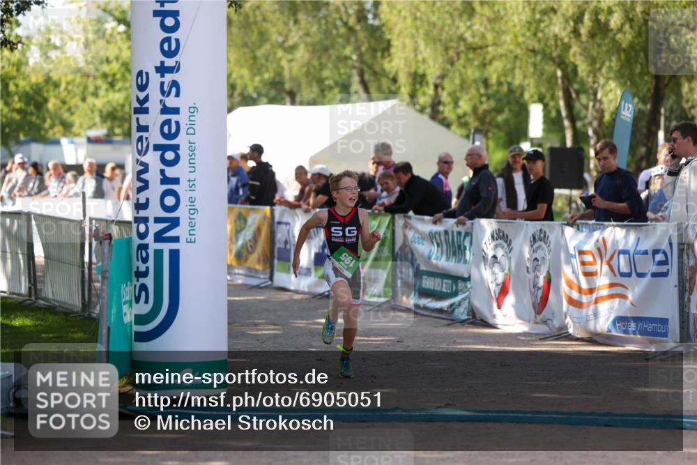 01.09.2024 - 17. Tribühne Triathlon Michael Strokosch http://msf.ph/oto/6905051 01.09.2024 11:06:38 Ziel 195, 224 meine-sportfotos.de