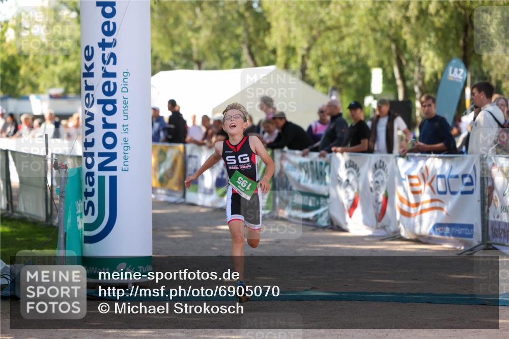 01.09.2024 - 17. Tribühne Triathlon Michael Strokosch http://msf.ph/oto/6905070 01.09.2024 11:06:39 Ziel 195, 224 meine-sportfotos.de