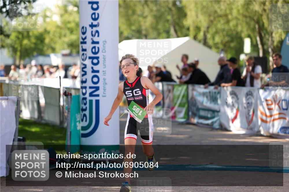01.09.2024 - 17. Tribühne Triathlon Michael Strokosch http://msf.ph/oto/6905084 01.09.2024 11:06:40 Ziel 195, 224 meine-sportfotos.de