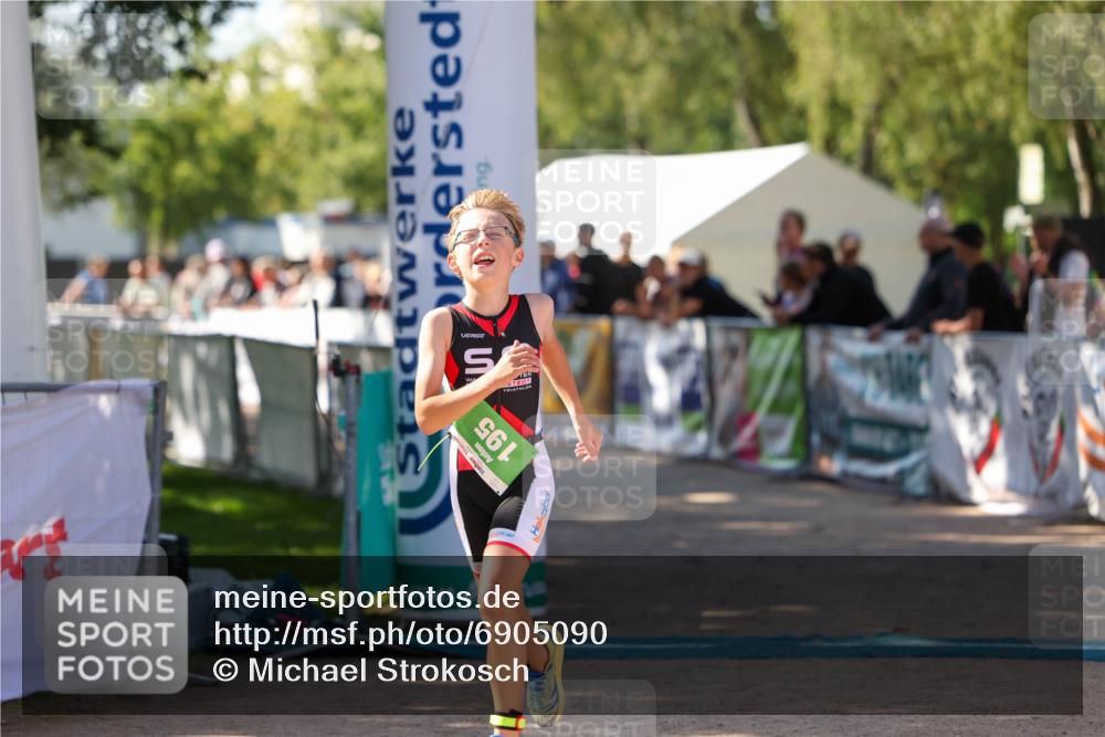 01.09.2024 - 17. Tribühne Triathlon Michael Strokosch http://msf.ph/oto/6905090 01.09.2024 11:06:40 Ziel 195, 224 meine-sportfotos.de