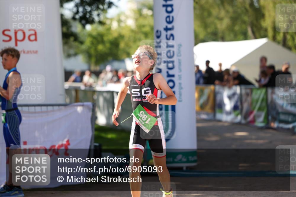 01.09.2024 - 17. Tribühne Triathlon Michael Strokosch http://msf.ph/oto/6905093 01.09.2024 11:06:41 Ziel 195 meine-sportfotos.de