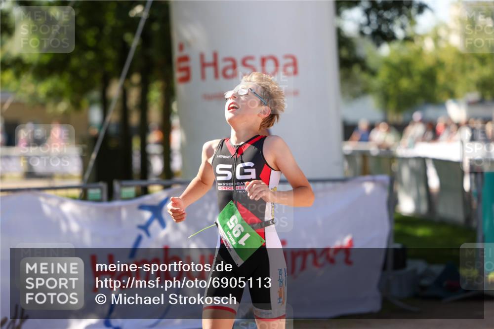 01.09.2024 - 17. Tribühne Triathlon Michael Strokosch http://msf.ph/oto/6905113 01.09.2024 11:06:42 Ziel 195 meine-sportfotos.de