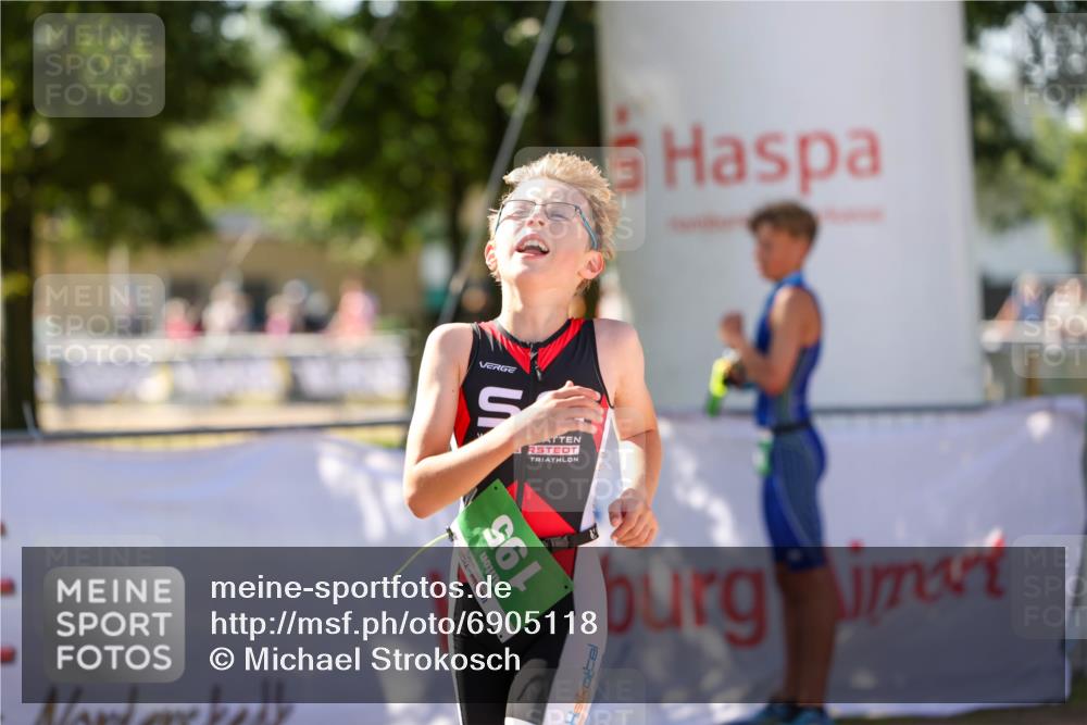 01.09.2024 - 17. Tribühne Triathlon Michael Strokosch http://msf.ph/oto/6905118 01.09.2024 11:06:42 Ziel 195 meine-sportfotos.de