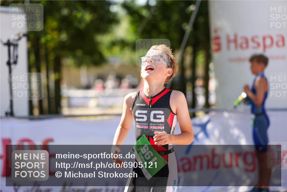 01.09.2024 - 17. Tribühne Triathlon Michael Strokosch http://msf.ph/oto/6905121 01.09.2024 11:06:42 Ziel 195 meine-sportfotos.de