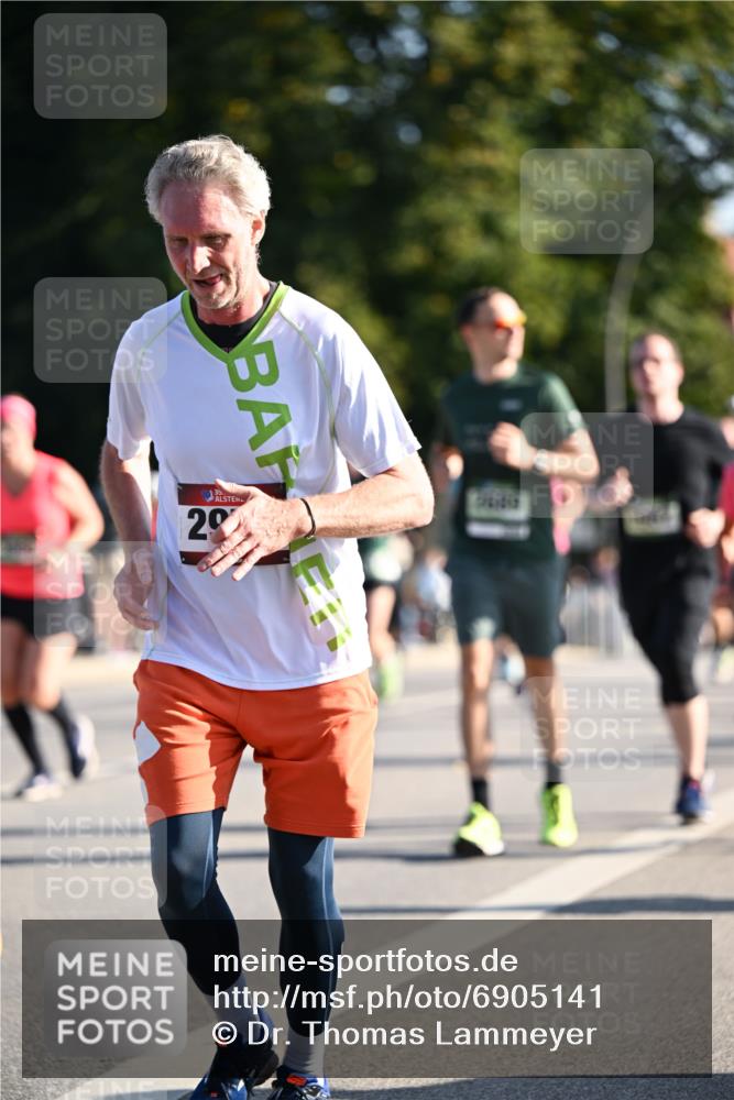01.09.2024 - BARMER Alsterlauf Dr. Thomas Lammeyer http://msf.ph/oto/6905141 01.09.2024 09:41:01 Laufen 10, 29 meine-sportfotos.de