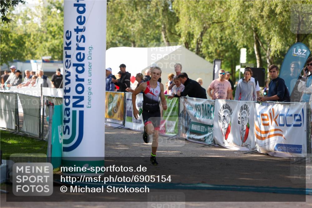 01.09.2024 - 17. Tribühne Triathlon Michael Strokosch http://msf.ph/oto/6905154 01.09.2024 11:06:58 Ziel 192 meine-sportfotos.de