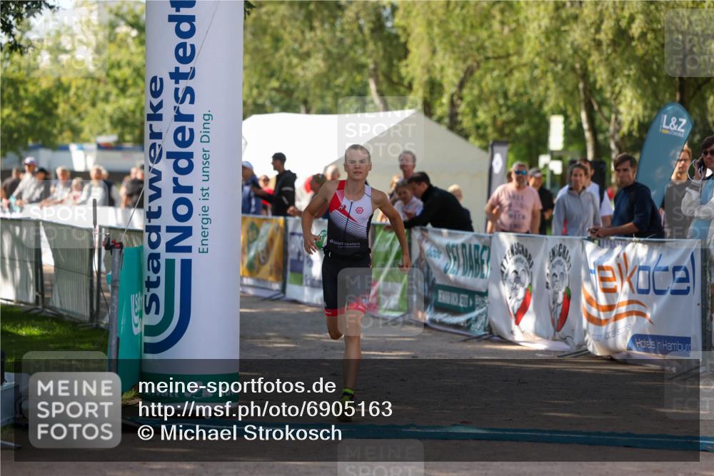 01.09.2024 - 17. Tribühne Triathlon Michael Strokosch http://msf.ph/oto/6905163 01.09.2024 11:06:59 Ziel 192 meine-sportfotos.de