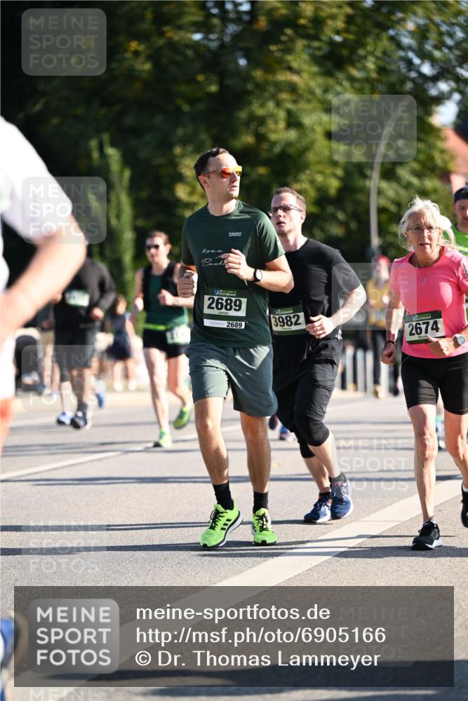 01.09.2024 - BARMER Alsterlauf Dr. Thomas Lammeyer http://msf.ph/oto/6905166 01.09.2024 09:41:01 Laufen 2689, 2689, 3982, 2674 meine-sportfotos.de