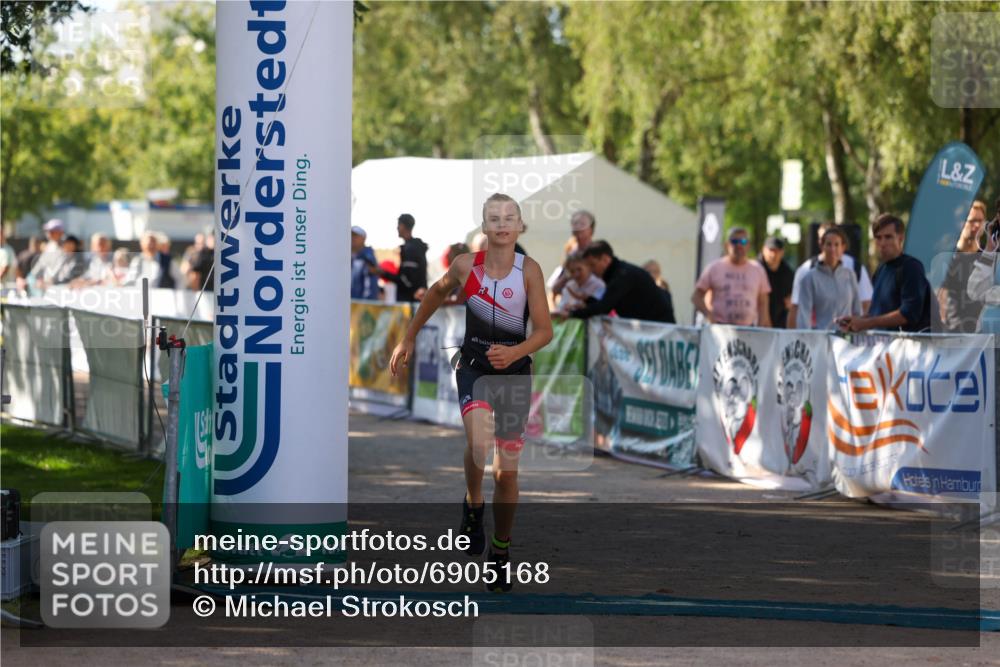 01.09.2024 - 17. Tribühne Triathlon Michael Strokosch http://msf.ph/oto/6905168 01.09.2024 11:06:59 Ziel 192 meine-sportfotos.de