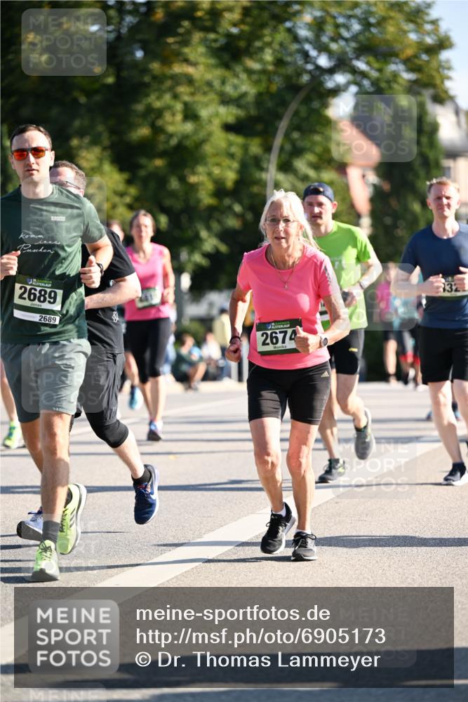 01.09.2024 - BARMER Alsterlauf Dr. Thomas Lammeyer http://msf.ph/oto/6905173 01.09.2024 09:41:02 Laufen 135, 2689, 2689, 2674, 32 meine-sportfotos.de