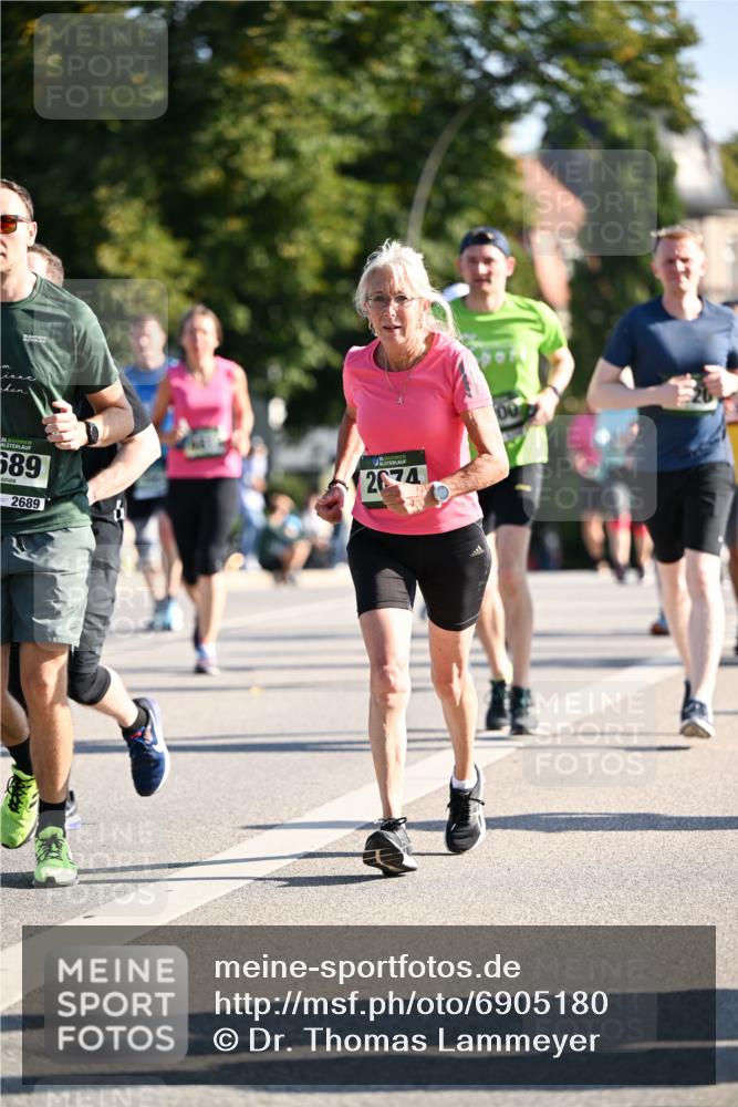 01.09.2024 - BARMER Alsterlauf Dr. Thomas Lammeyer http://msf.ph/oto/6905180 01.09.2024 09:41:02 Laufen 35, 589, 2689, 2674 meine-sportfotos.de
