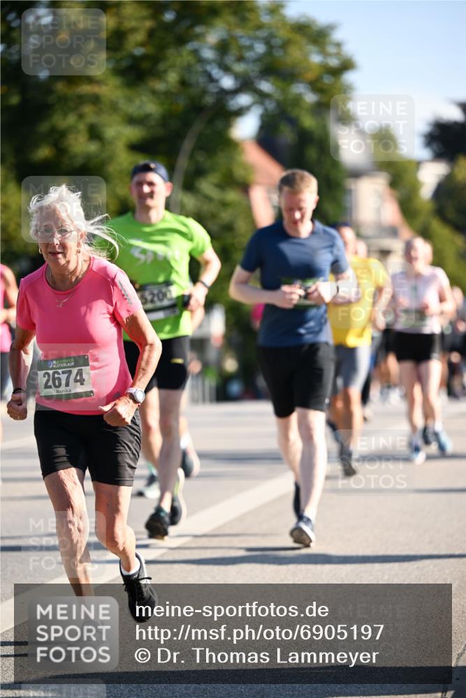 01.09.2024 - BARMER Alsterlauf Dr. Thomas Lammeyer http://msf.ph/oto/6905197 01.09.2024 09:41:03 Laufen 35, 2674, 200 meine-sportfotos.de