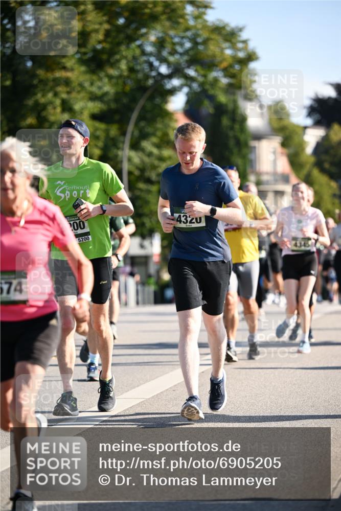 01.09.2024 - BARMER Alsterlauf Dr. Thomas Lammeyer http://msf.ph/oto/6905205 01.09.2024 09:41:03 Laufen 674, 200, 5200, 432 meine-sportfotos.de