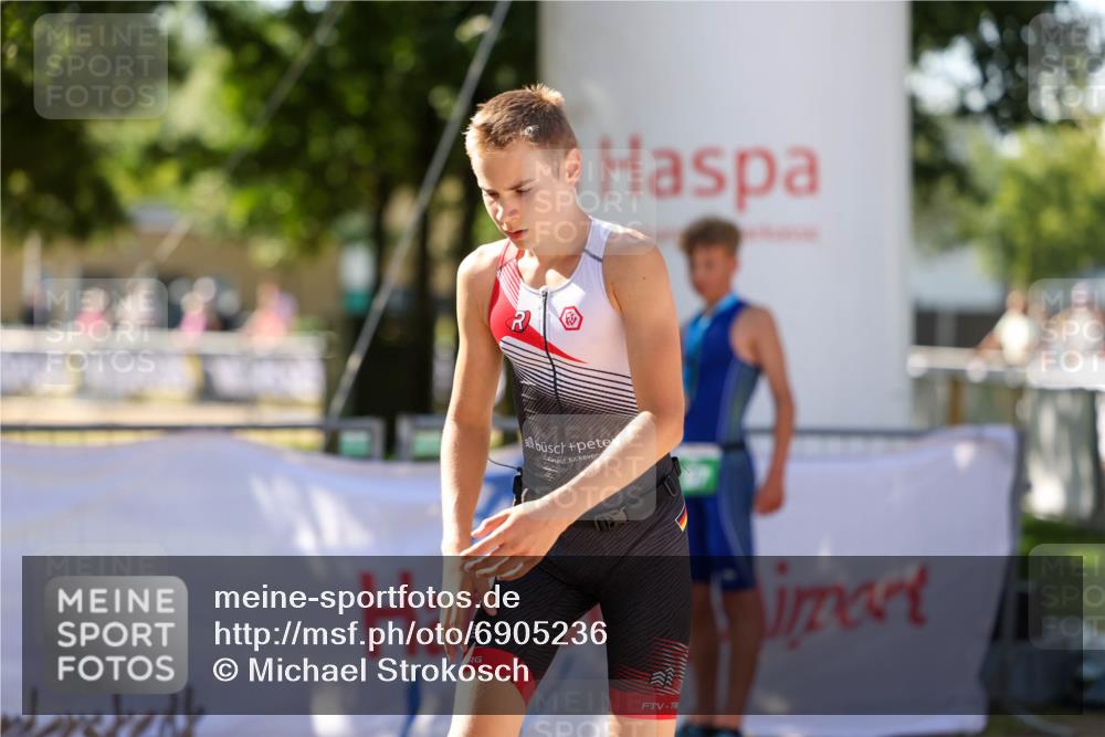 01.09.2024 - 17. Tribühne Triathlon Michael Strokosch http://msf.ph/oto/6905236 01.09.2024 11:07:03 Ziel 192 meine-sportfotos.de