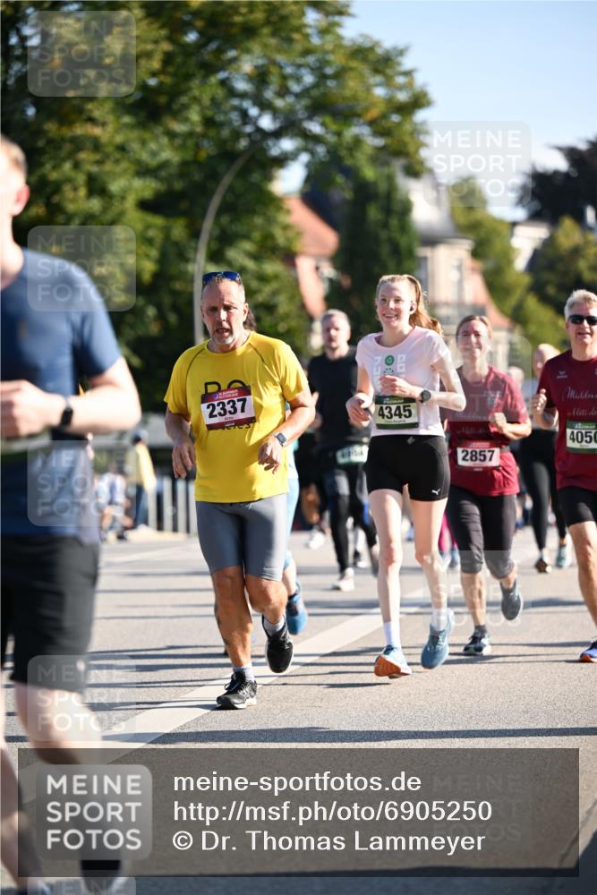 01.09.2024 - BARMER Alsterlauf Dr. Thomas Lammeyer http://msf.ph/oto/6905250 01.09.2024 09:41:05 Laufen 2337, 4345, 2857, 4050 meine-sportfotos.de