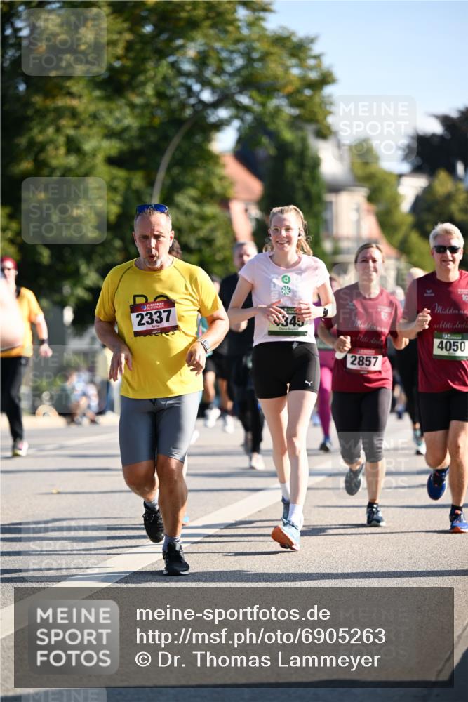 01.09.2024 - BARMER Alsterlauf Dr. Thomas Lammeyer http://msf.ph/oto/6905263 01.09.2024 09:41:05 Laufen 2337, 345, 2857, 19, 4050 meine-sportfotos.de