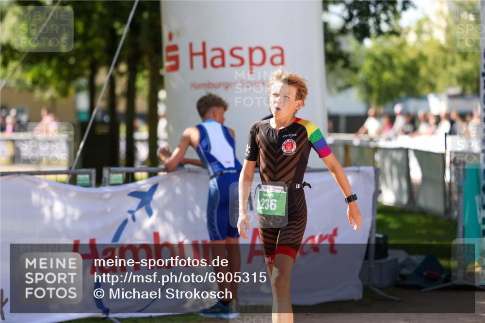 01.09.2024 - 17. Tribühne Triathlon Michael Strokosch http://msf.ph/oto/6905315 01.09.2024 11:07:25 Ziel 171, 236 meine-sportfotos.de