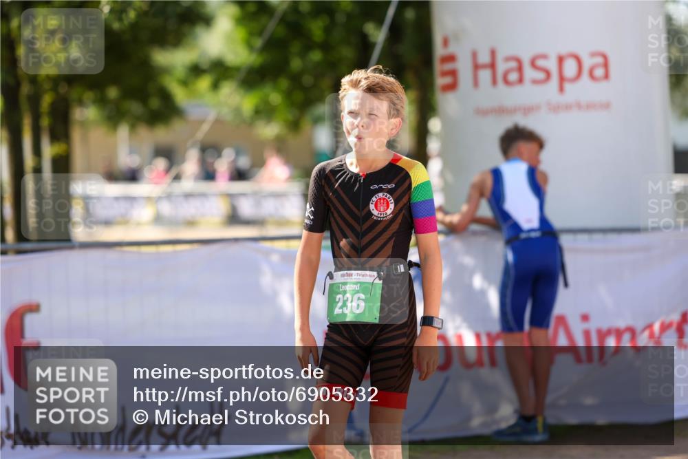 01.09.2024 - 17. Tribühne Triathlon Michael Strokosch http://msf.ph/oto/6905332 01.09.2024 11:07:26 Ziel 171, 236 meine-sportfotos.de