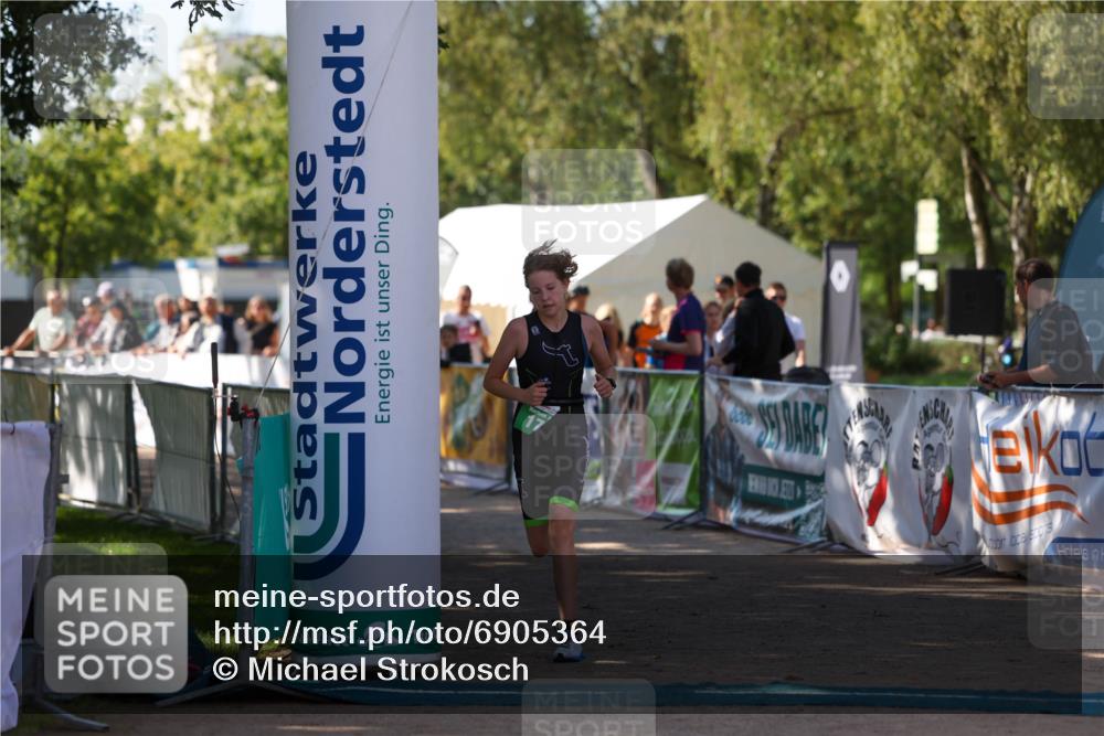01.09.2024 - 17. Tribühne Triathlon Michael Strokosch http://msf.ph/oto/6905364 01.09.2024 11:07:31 Ziel 171 meine-sportfotos.de