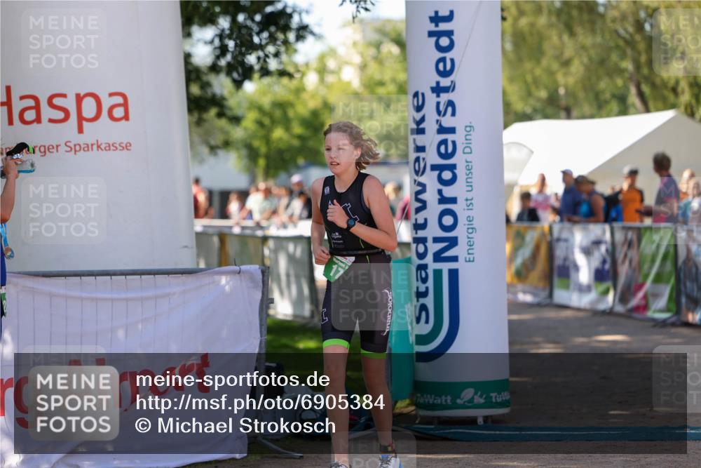 01.09.2024 - 17. Tribühne Triathlon Michael Strokosch http://msf.ph/oto/6905384 01.09.2024 11:07:33 Ziel 171 meine-sportfotos.de