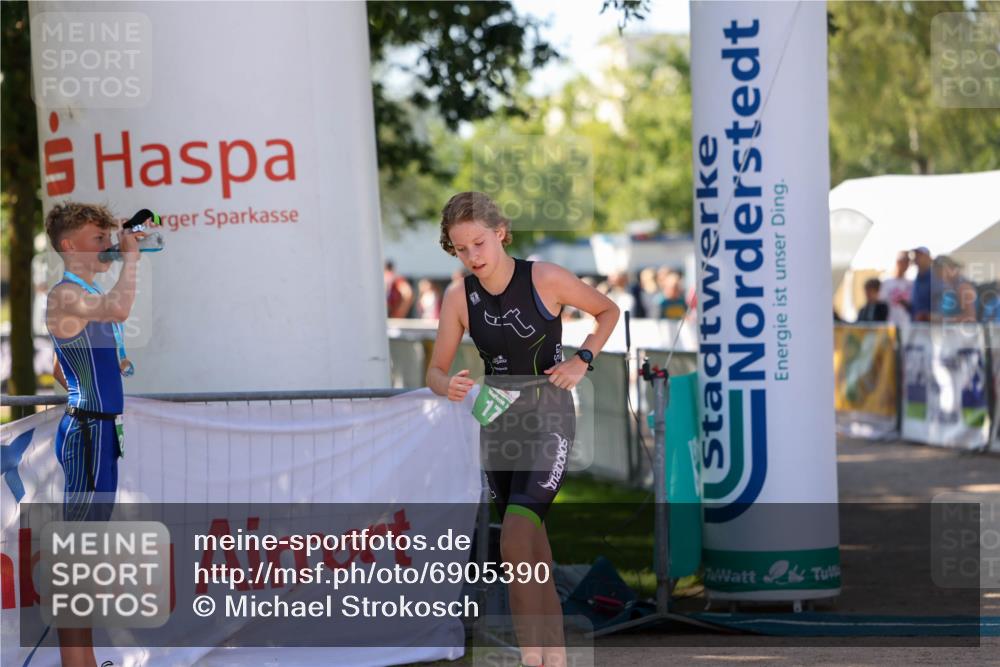 01.09.2024 - 17. Tribühne Triathlon Michael Strokosch http://msf.ph/oto/6905390 01.09.2024 11:07:33 Ziel 171 meine-sportfotos.de