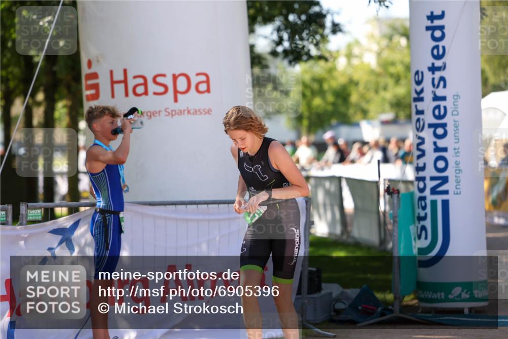 01.09.2024 - 17. Tribühne Triathlon Michael Strokosch http://msf.ph/oto/6905396 01.09.2024 11:07:33 Ziel 171 meine-sportfotos.de