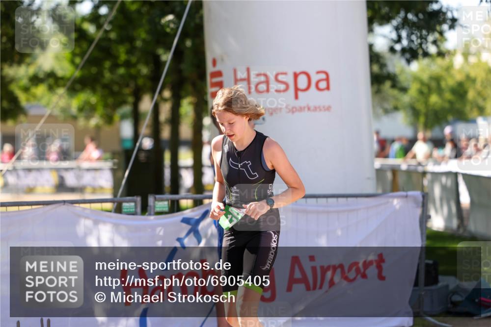 01.09.2024 - 17. Tribühne Triathlon Michael Strokosch http://msf.ph/oto/6905405 01.09.2024 11:07:34 Ziel 171 meine-sportfotos.de