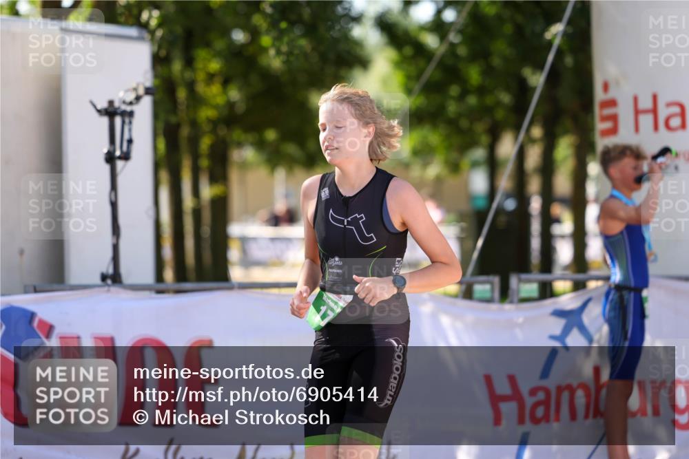01.09.2024 - 17. Tribühne Triathlon Michael Strokosch http://msf.ph/oto/6905414 01.09.2024 11:07:35 Ziel 171 meine-sportfotos.de
