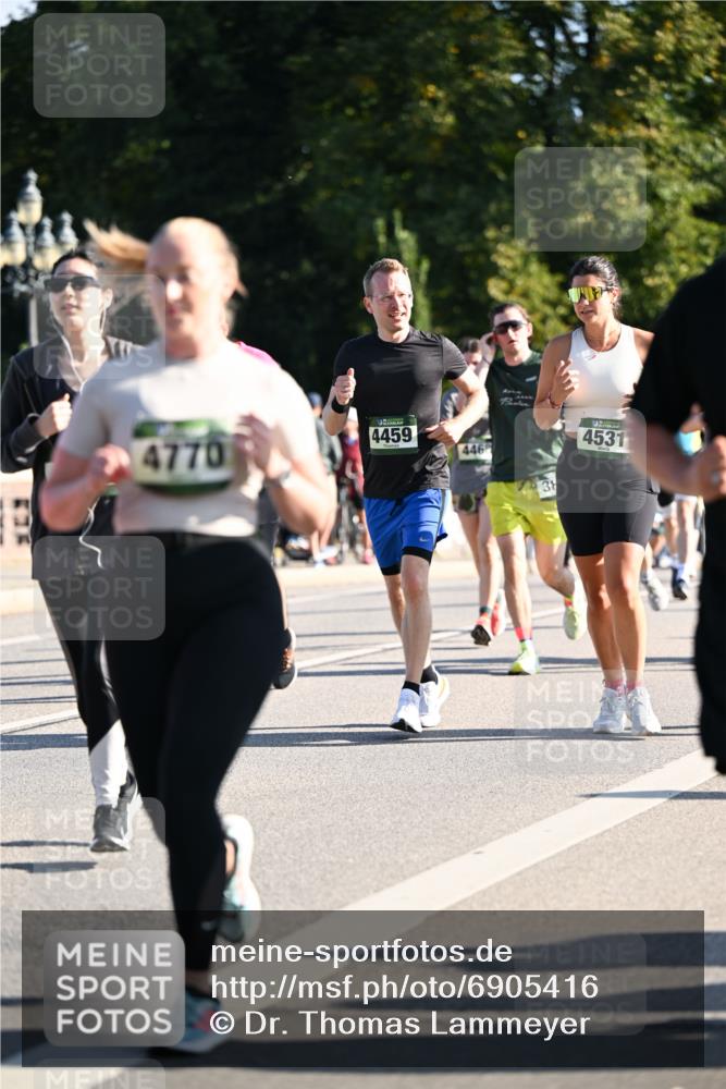 01.09.2024 - BARMER Alsterlauf Dr. Thomas Lammeyer http://msf.ph/oto/6905416 01.09.2024 09:41:12 Laufen 853, 4770, 4459, 446, 38, 4531 meine-sportfotos.de