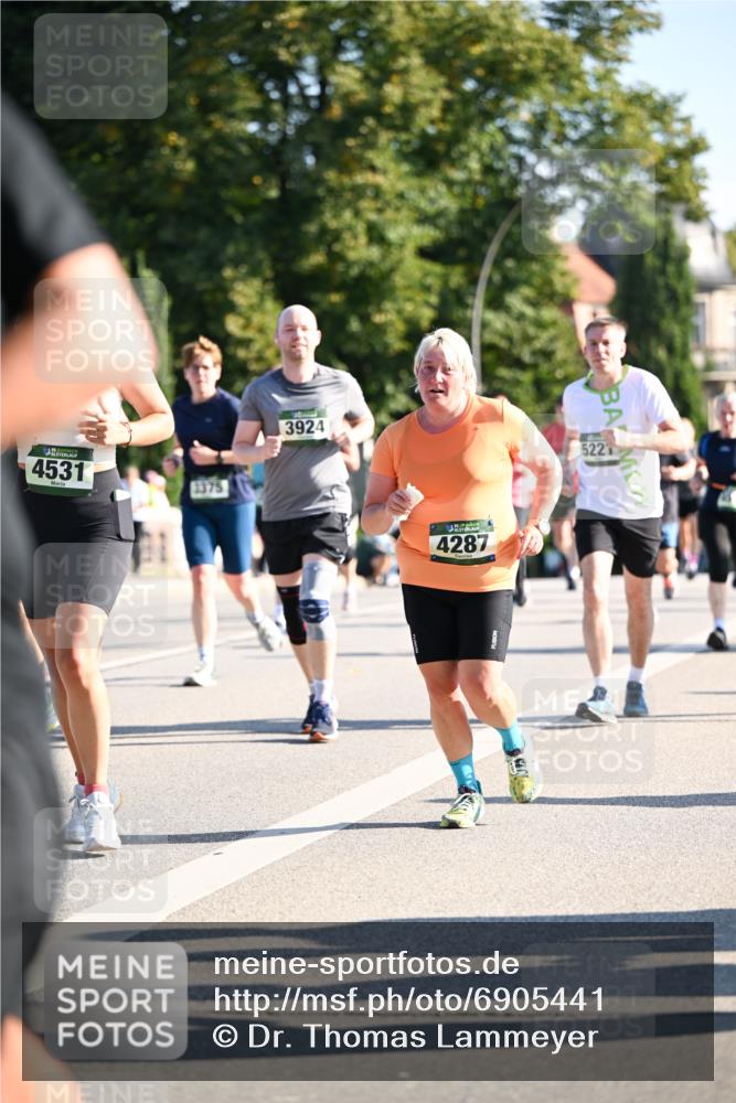01.09.2024 - BARMER Alsterlauf Dr. Thomas Lammeyer http://msf.ph/oto/6905441 01.09.2024 09:41:13 Laufen 4531, 3375, 3924, 4287, 5221 meine-sportfotos.de