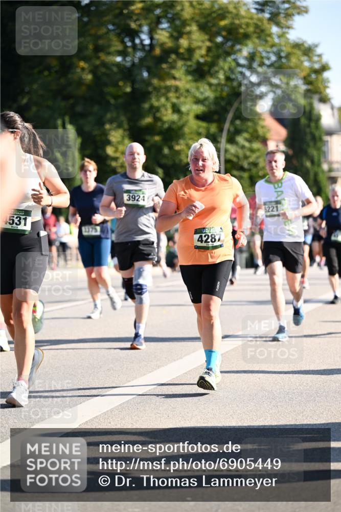 01.09.2024 - BARMER Alsterlauf Dr. Thomas Lammeyer http://msf.ph/oto/6905449 01.09.2024 09:41:14 Laufen 4531, 1375, 3924, 4287, 5221 meine-sportfotos.de