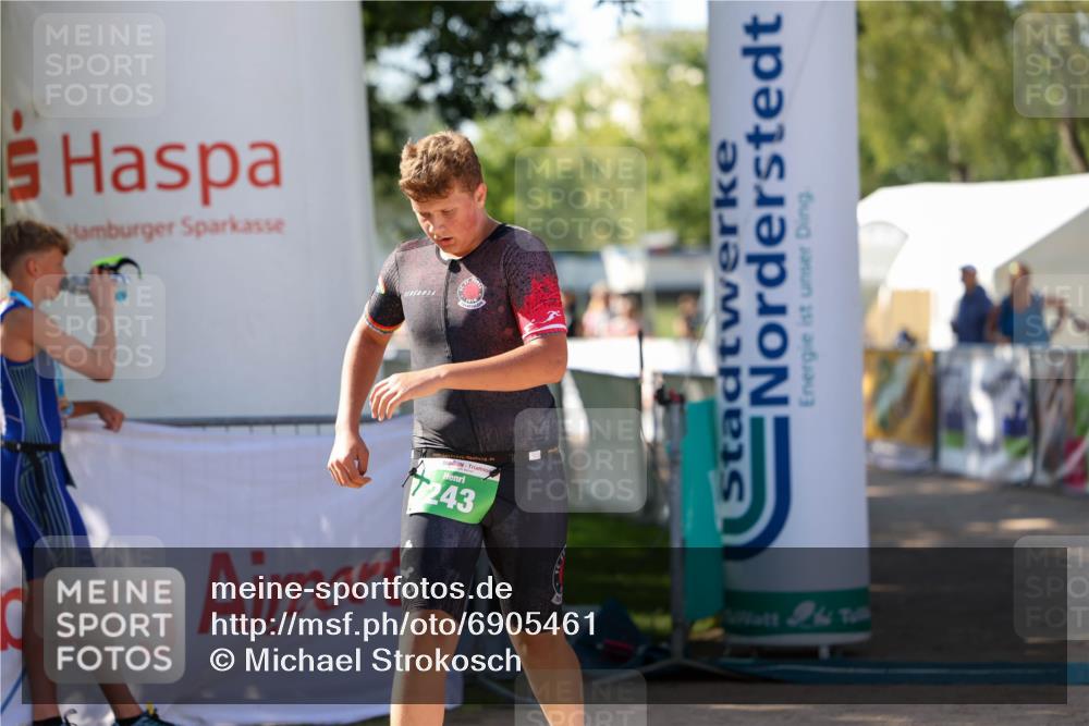01.09.2024 - 17. Tribühne Triathlon Michael Strokosch http://msf.ph/oto/6905461 01.09.2024 11:07:49 Ziel 243 meine-sportfotos.de