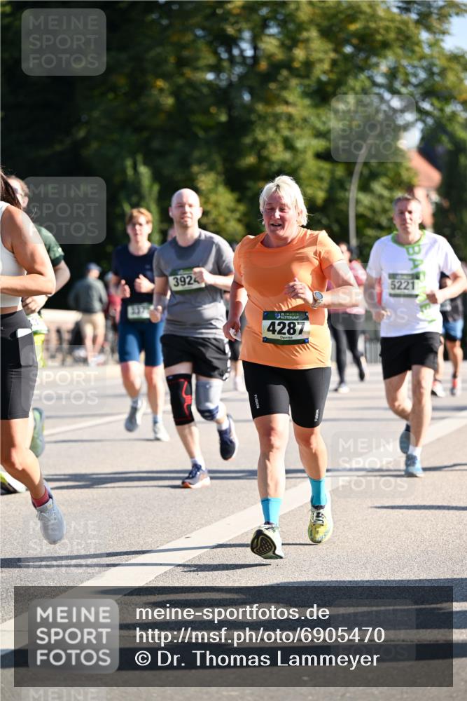 01.09.2024 - BARMER Alsterlauf Dr. Thomas Lammeyer http://msf.ph/oto/6905470 01.09.2024 09:41:14 Laufen 3924, 25, 4287, 5221 meine-sportfotos.de