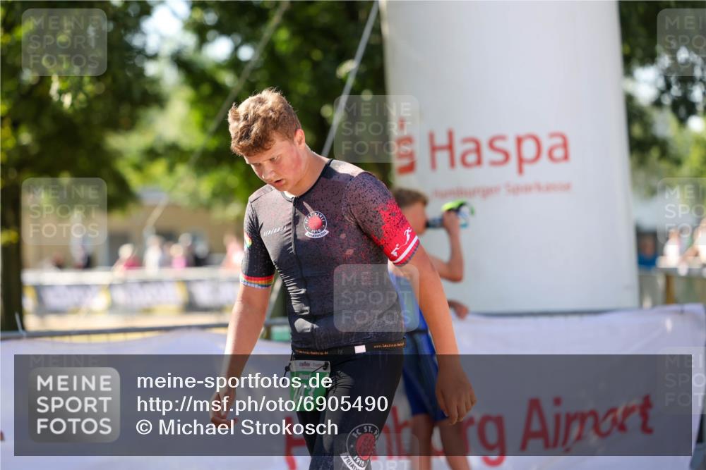 01.09.2024 - 17. Tribühne Triathlon Michael Strokosch http://msf.ph/oto/6905490 01.09.2024 11:07:50 Ziel 243 meine-sportfotos.de