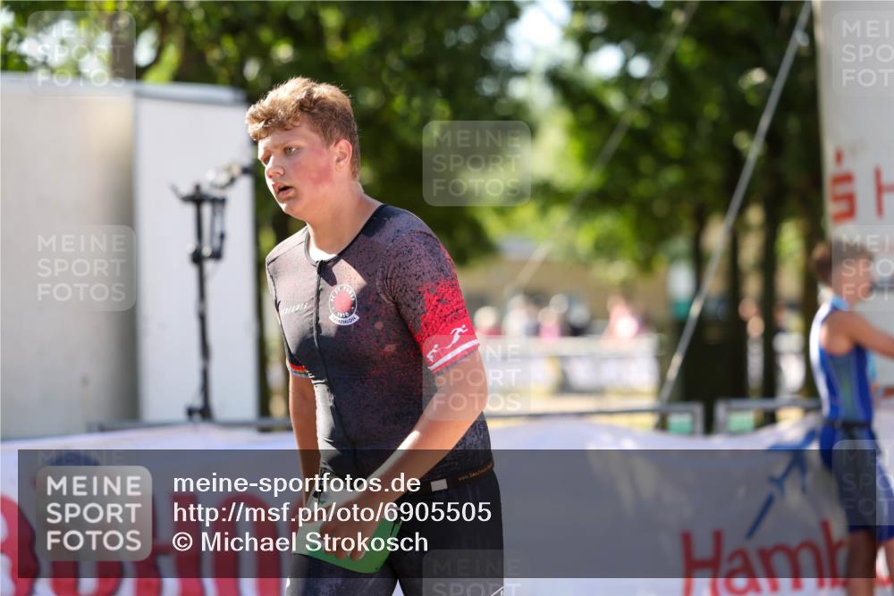01.09.2024 - 17. Tribühne Triathlon Michael Strokosch http://msf.ph/oto/6905505 01.09.2024 11:07:51 Ziel 243 meine-sportfotos.de