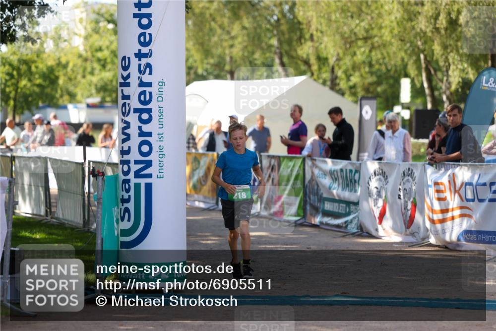 01.09.2024 - 17. Tribühne Triathlon Michael Strokosch http://msf.ph/oto/6905511 01.09.2024 11:07:58 Ziel 218 meine-sportfotos.de